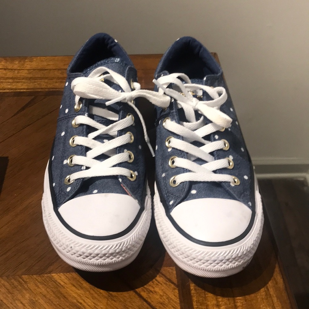 Like New! Converse Low Top SZ 8 Women’s
